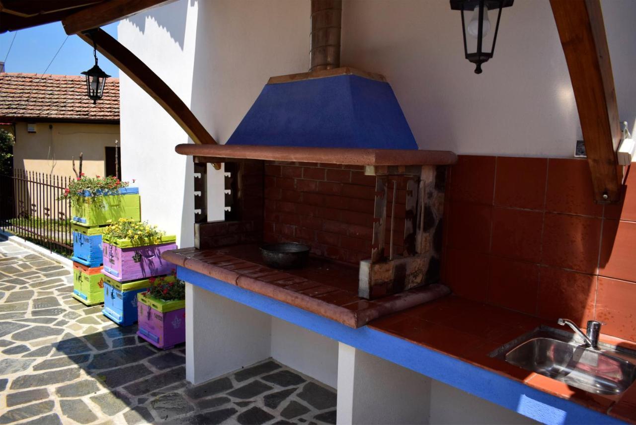 Вилла Renovated Old Manor House With Yard Арнея Экстерьер фото