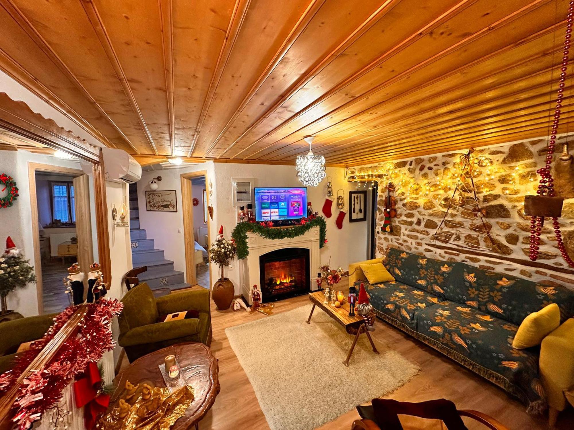 Вилла Renovated Old Manor House With Yard Арнея Экстерьер фото