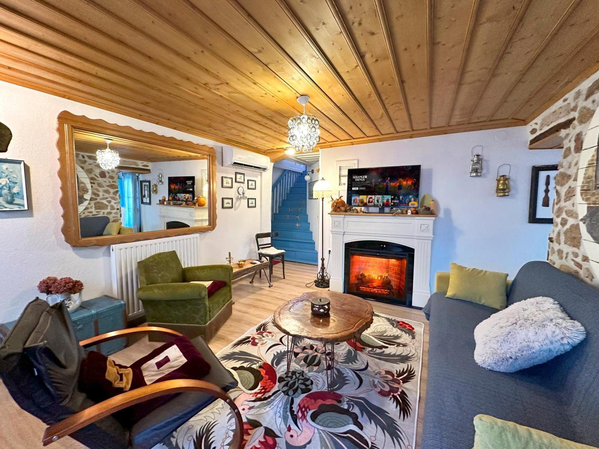 Вилла Renovated Old Manor House With Yard Арнея Экстерьер фото