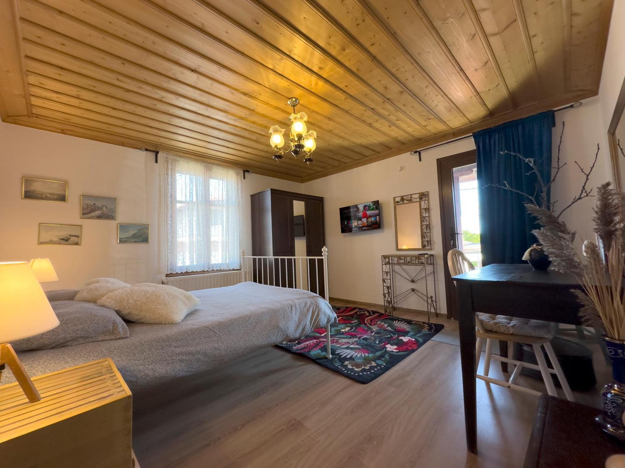 Вилла Renovated Old Manor House With Yard Арнея Экстерьер фото